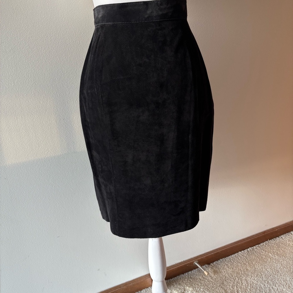 Vintage G-III Black Genuine Suede Skirt, Snap Pleat. 20.5” Back Length Size 9-10